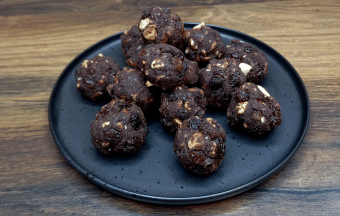 Energyballs Rezept mit Datteln und Gerstenmehl