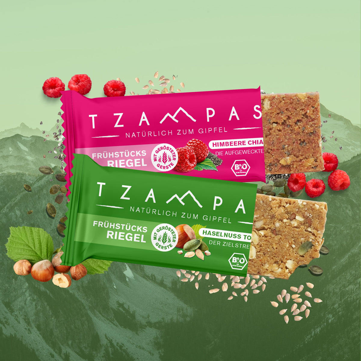 TZAMPAS Frühstücksriegel Himbeere Chia und Haselnuss, jeweils in der Verpackung und daneben ausgepackt, umgeben von Himbeeren, Haselnüssen und Saaten