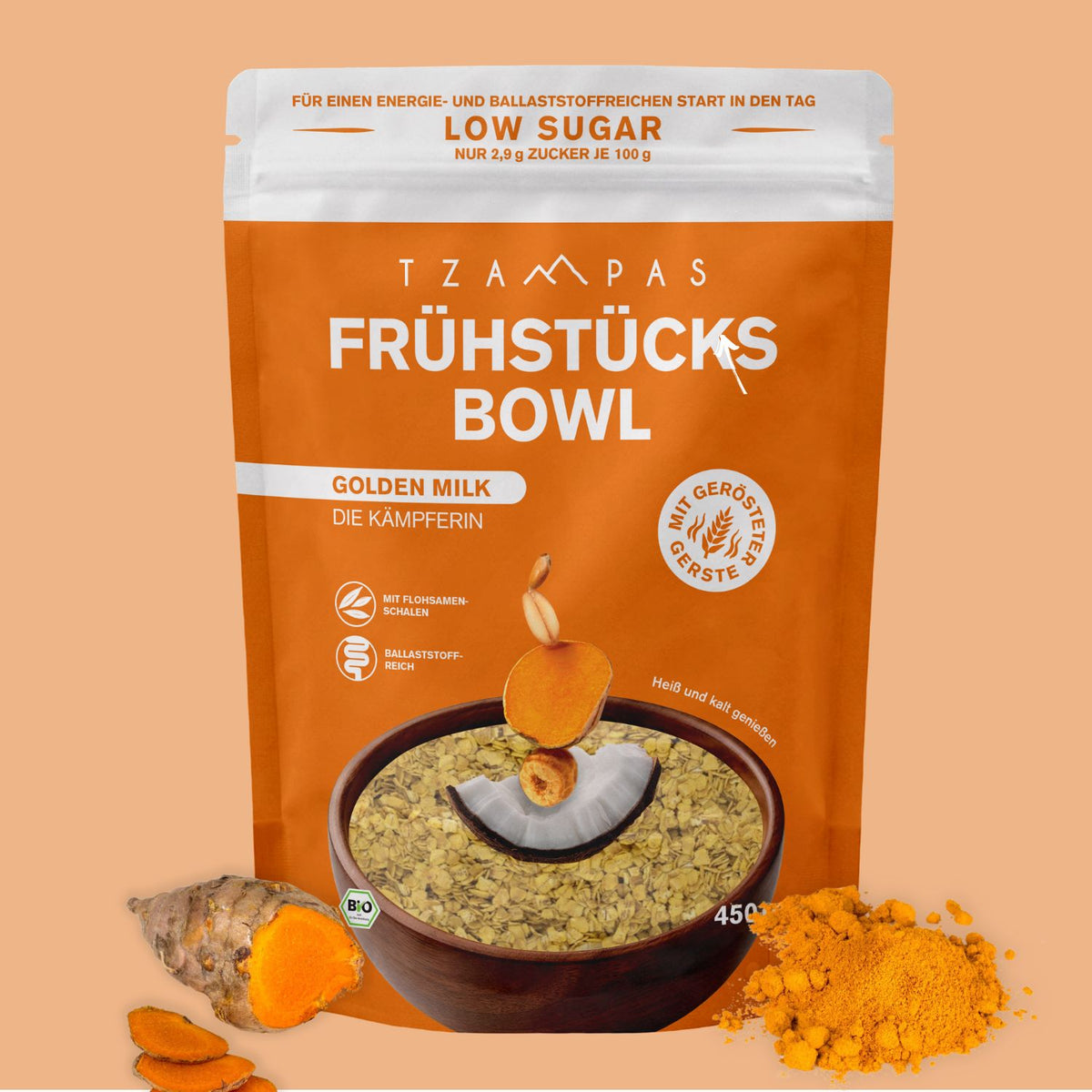 PLATZHALTER – Wunschmotiv: Zubereitete Golden-Milk-Bowl in oranger Schüssel, Birnenspalten, gehackte Walnüsse, Klecks Kokosjoghurt, Prise Zimt, Tüte schräg dahinter